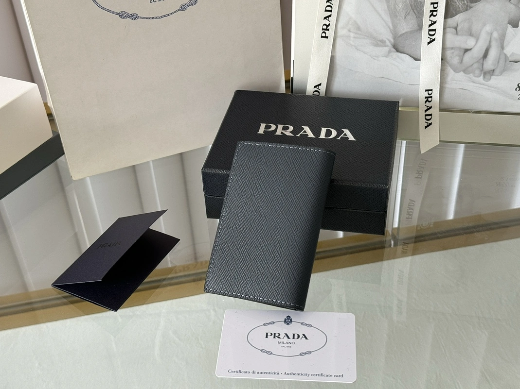 Vibrant 2037 Prada AAA Quality Card Case In Navy