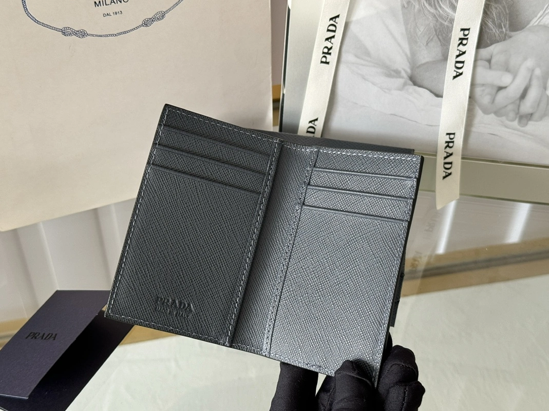 Vibrant 2037 Prada AAA Quality Card Case In Navy