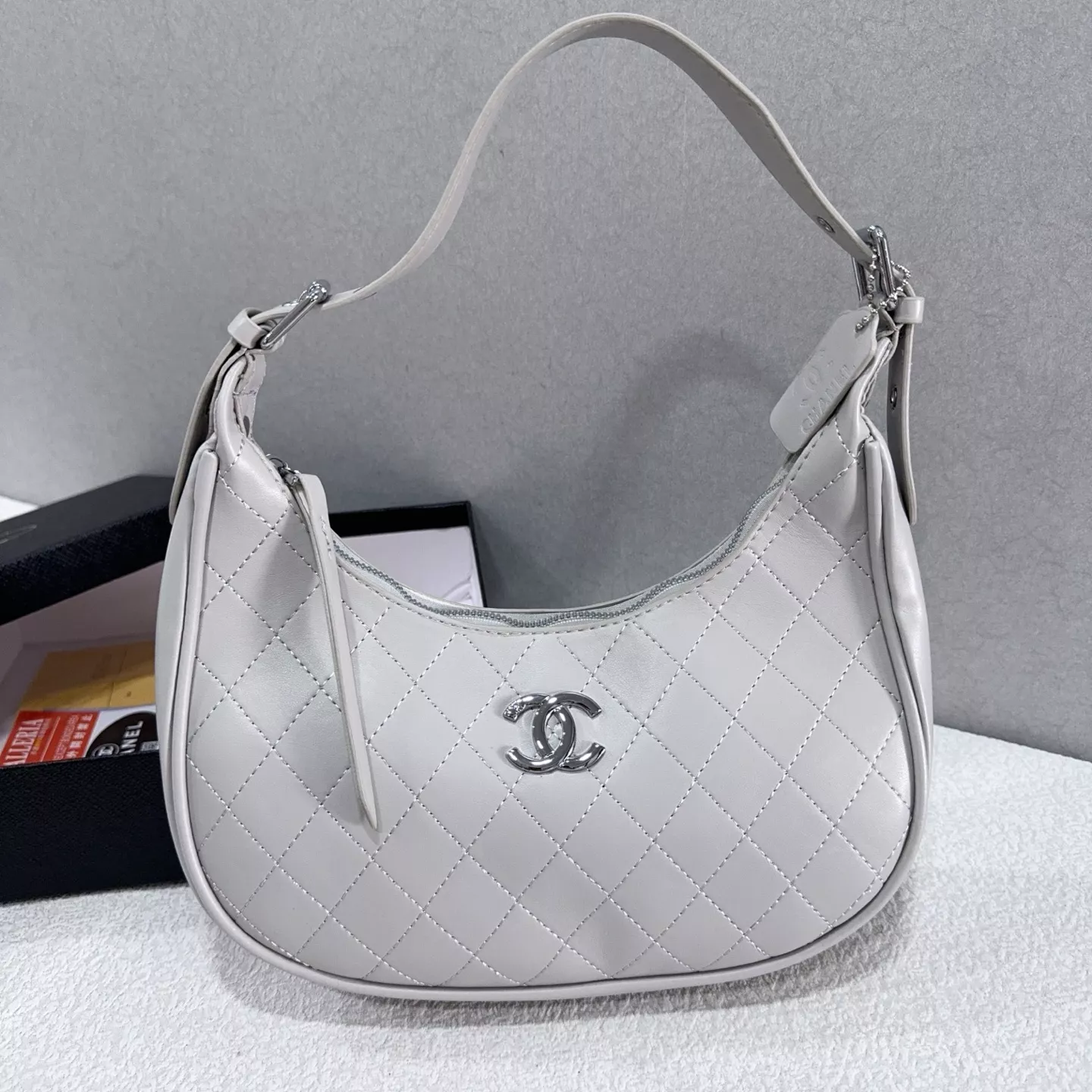 Vibrant 2087 Chanel Handbags For Women