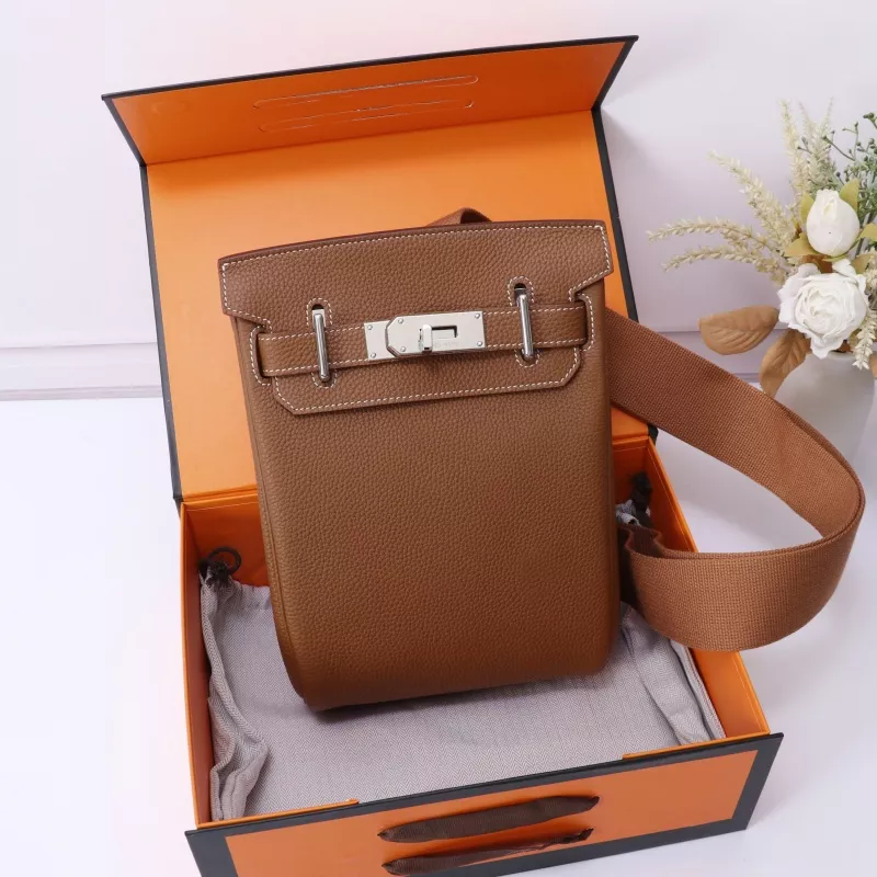 Vibrant 2135 Hermes AAA Quality Messenger Bags In Brown For Unisex