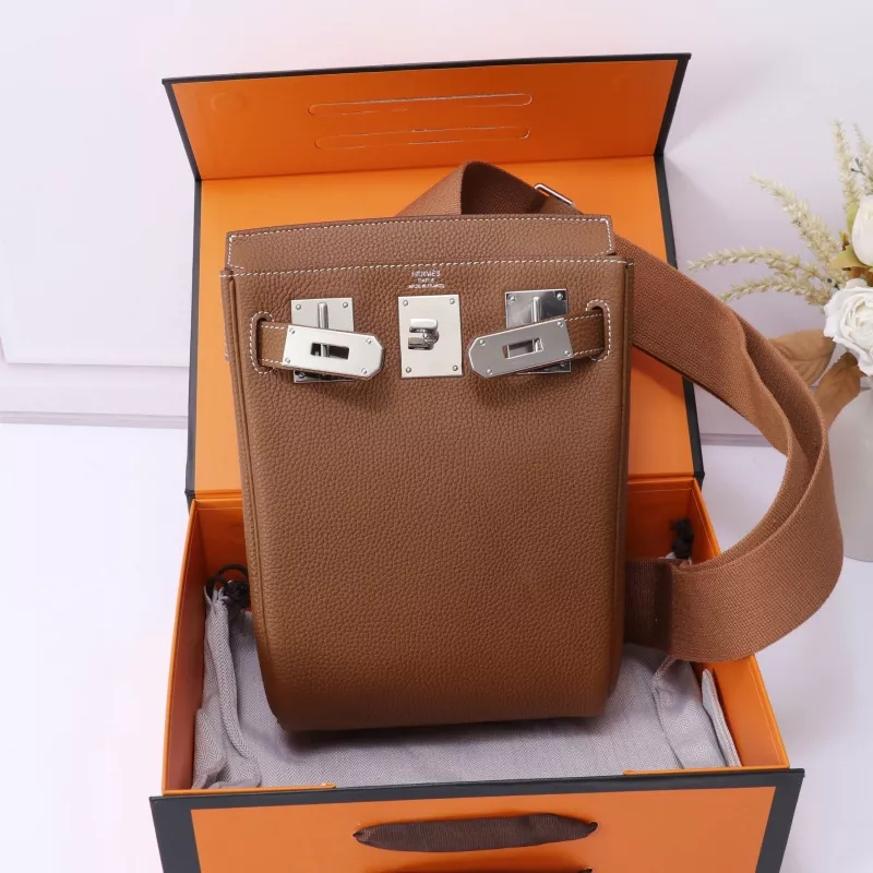 Vibrant 2135 Hermes AAA Quality Messenger Bags In Brown For Unisex