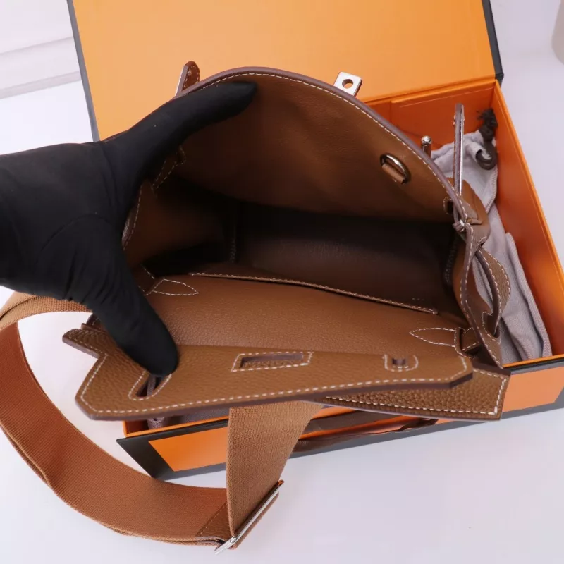 Vibrant 2135 Hermes AAA Quality Messenger Bags In Brown For Unisex