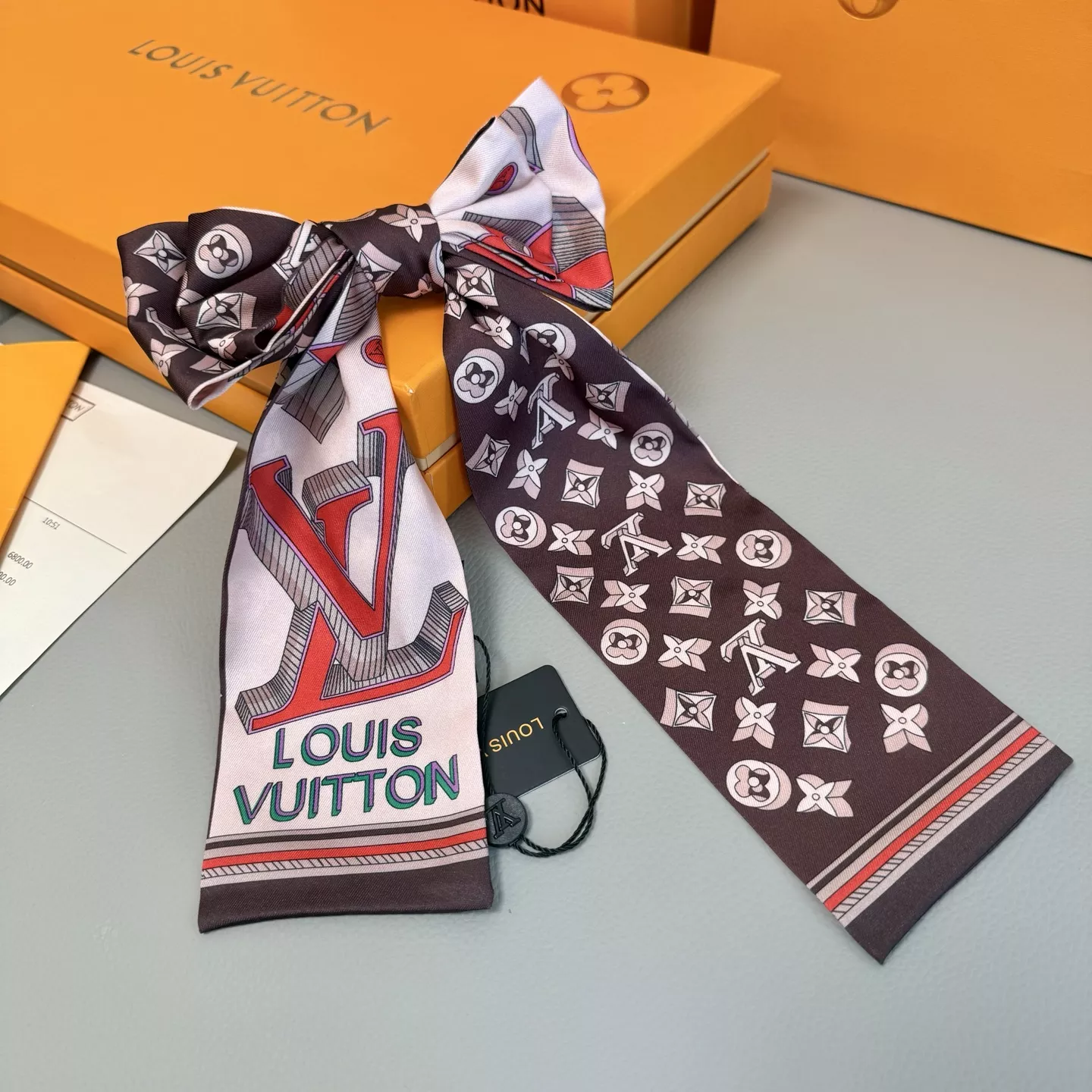 Vibrant 2147 Louis Vuitton Silk Scarf