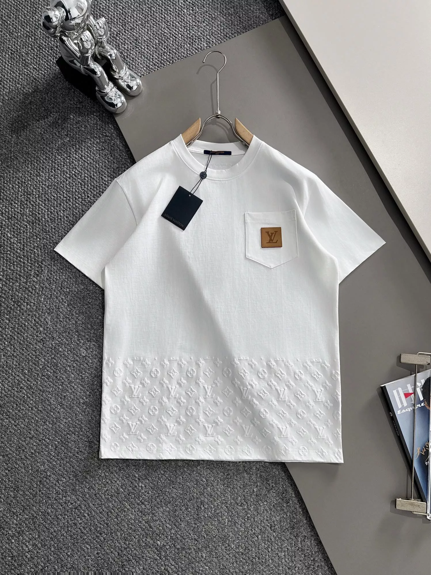 Vibrant 2300 Louis Vuitton LV T-Shirts Short Sleeved For Unisex