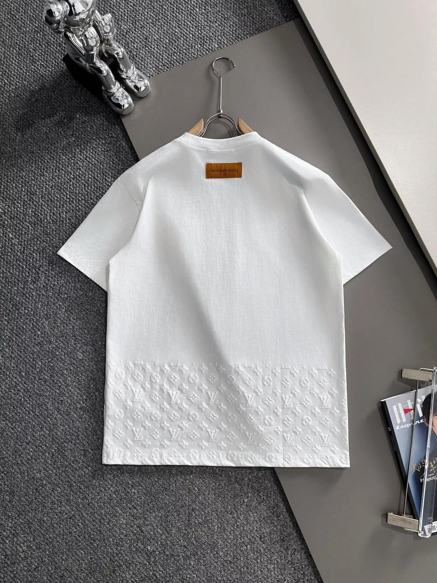Vibrant 2300 Louis Vuitton LV T-Shirts Short Sleeved For Unisex