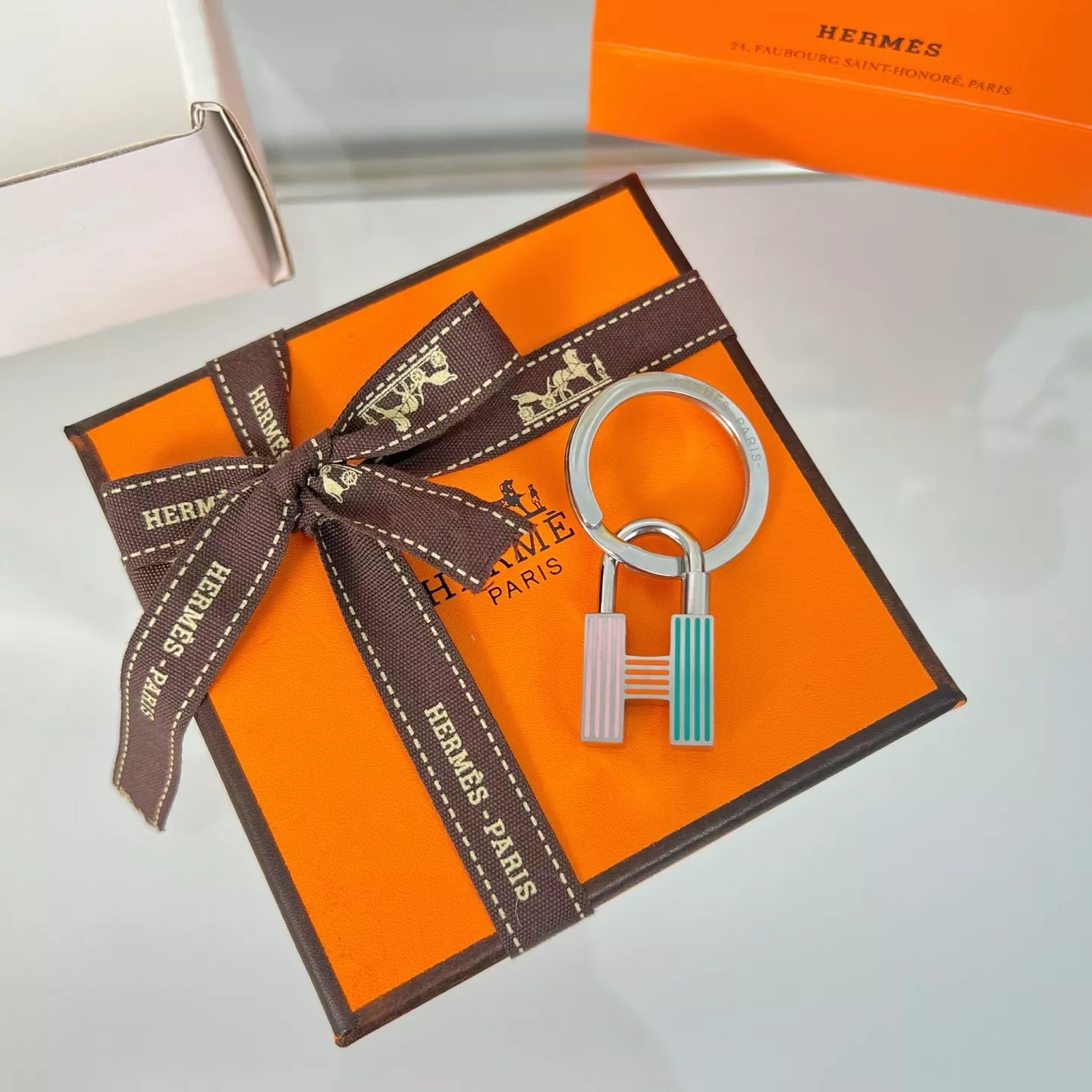 Vibrant 2523 Hermes Key Holder And Bag Buckle