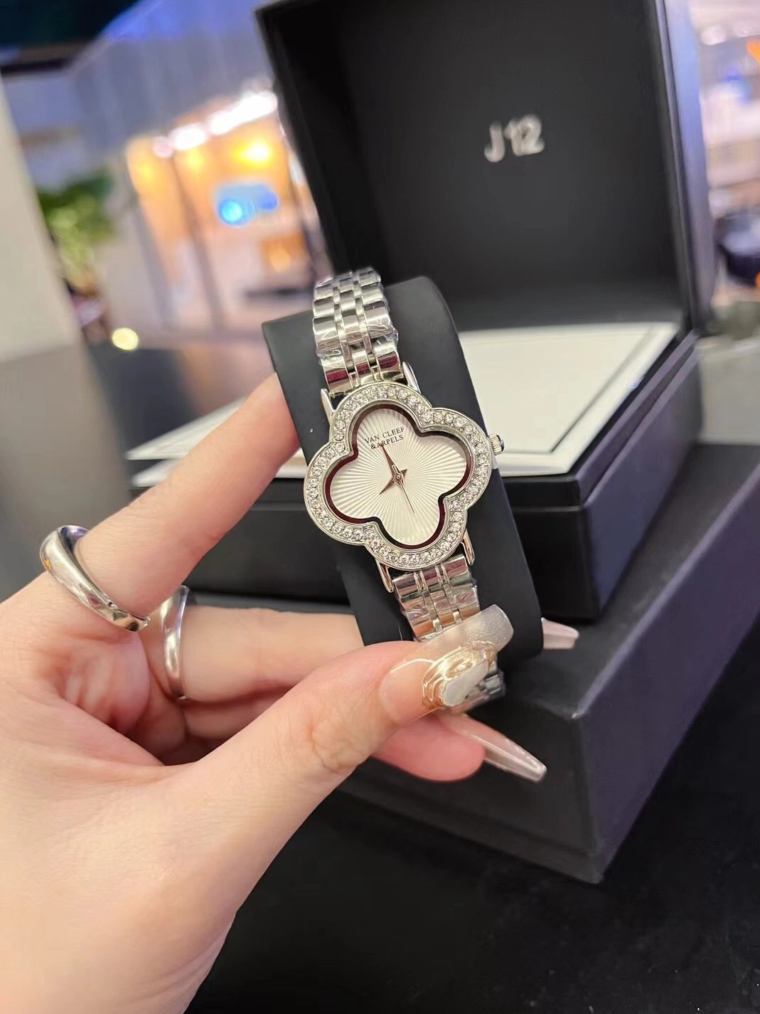 Vibrant 2540 Van Cleef & Arpels Watches For Women