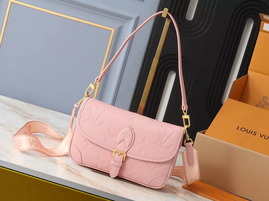 Vibrant 2633 Louis Vuitton AAA Quality Messenger Bags For Women