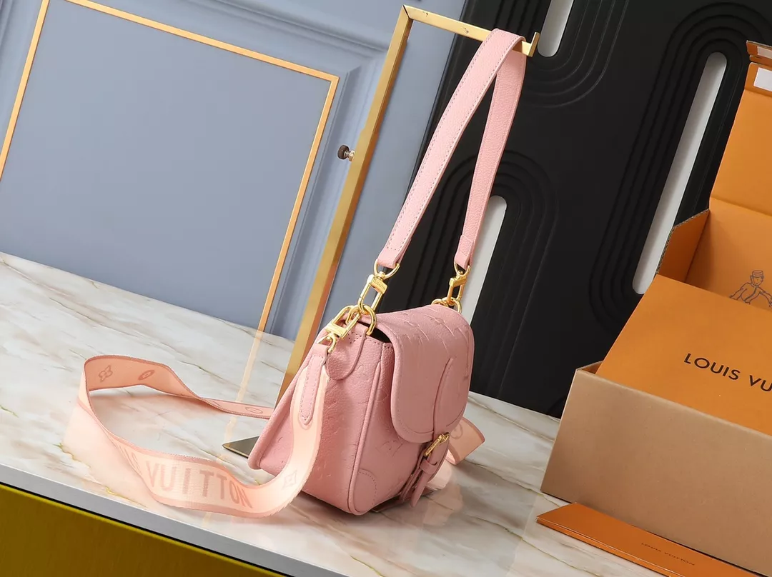 Vibrant 2633 Louis Vuitton AAA Quality Messenger Bags For Women