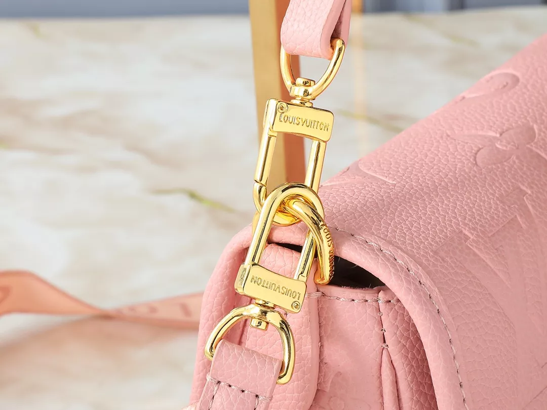 Vibrant 2633 Louis Vuitton AAA Quality Messenger Bags For Women