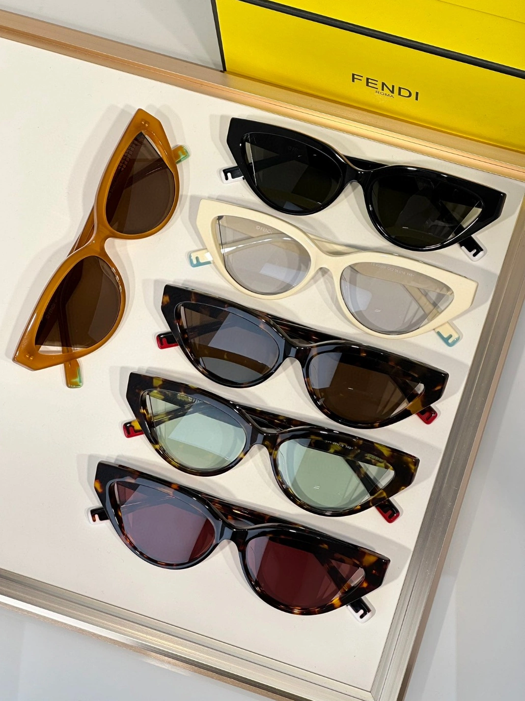 Vibrant 3124 Fendi AAA Quality Sunglasses