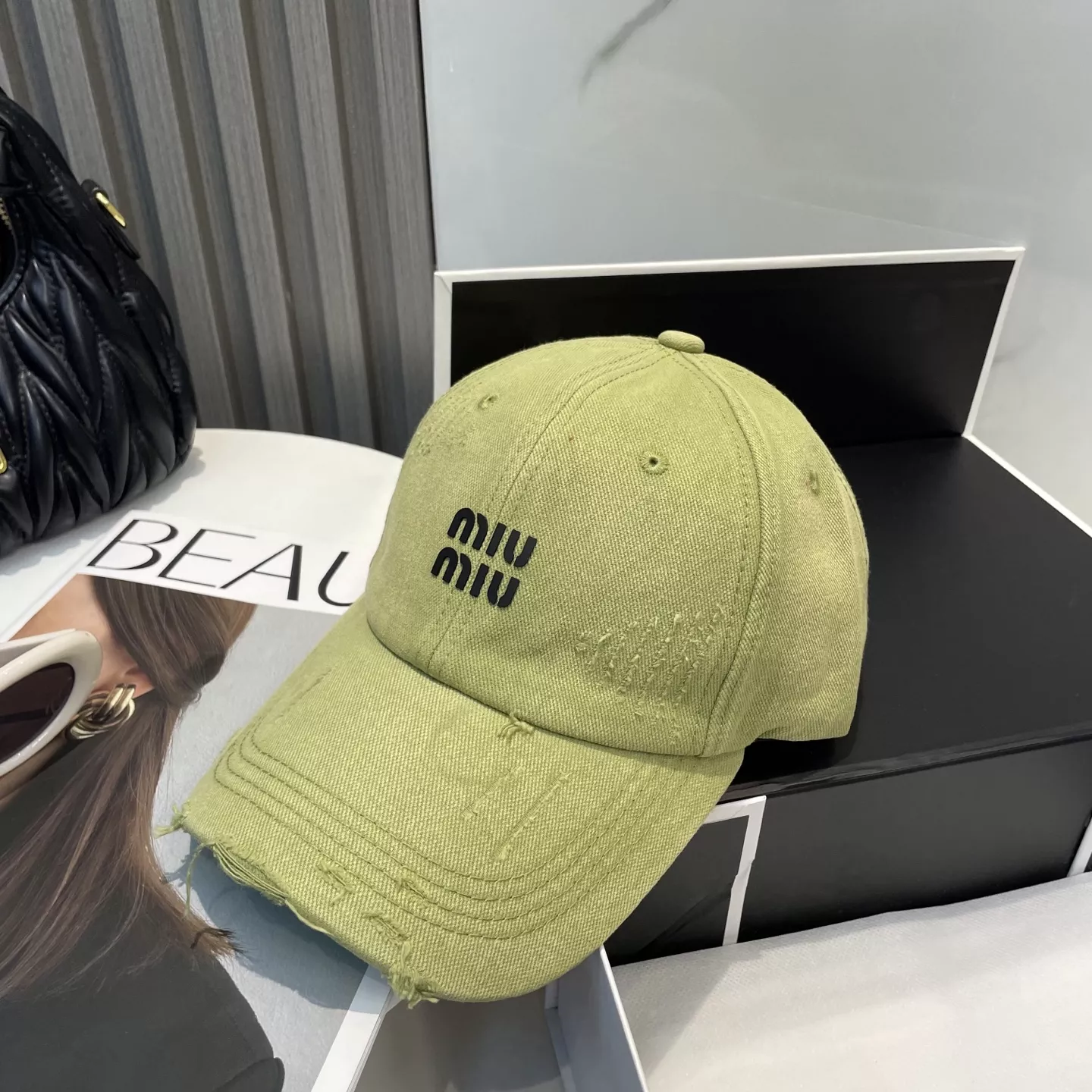 Vibrant 3169 MIU MIU Caps