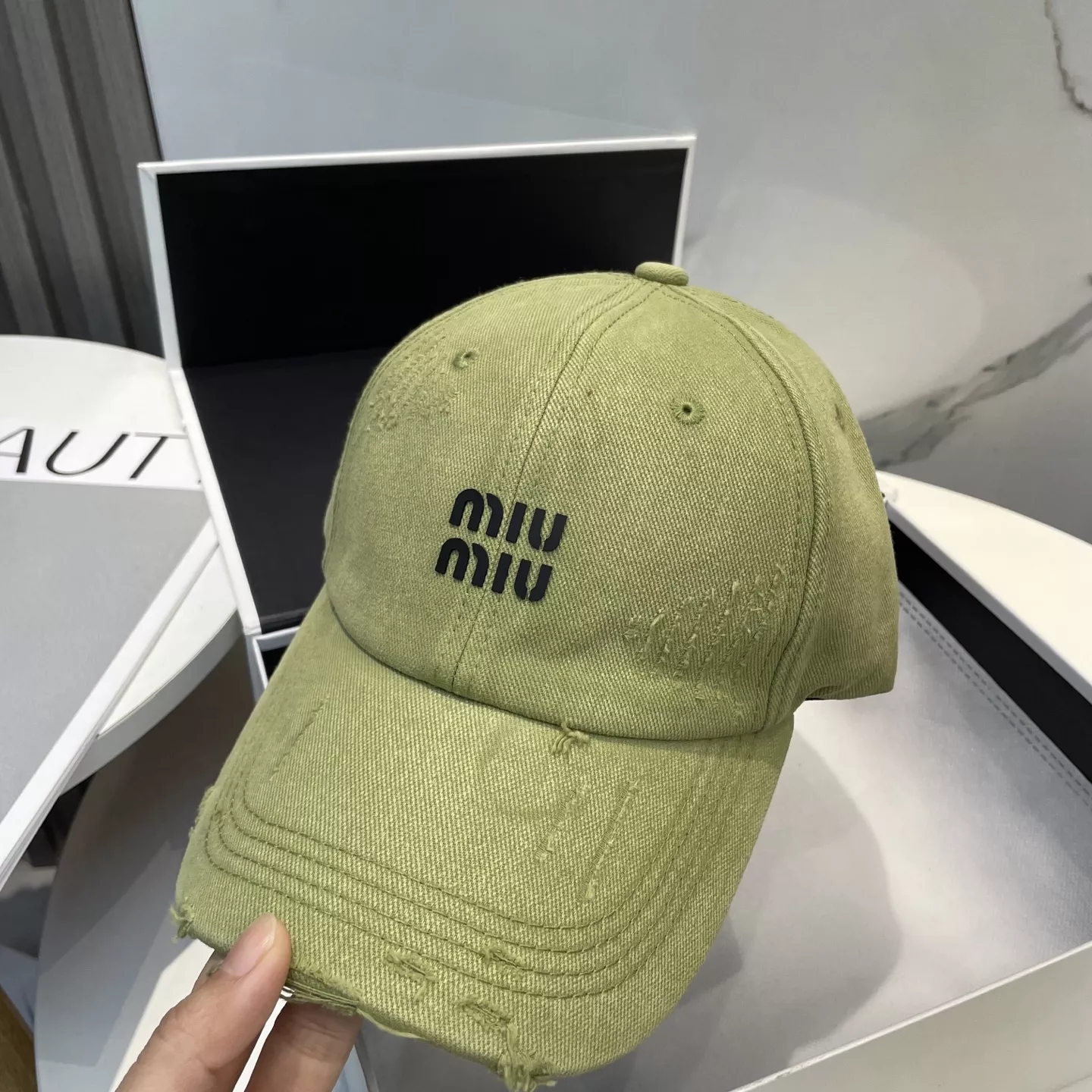 Vibrant 3169 MIU MIU Caps