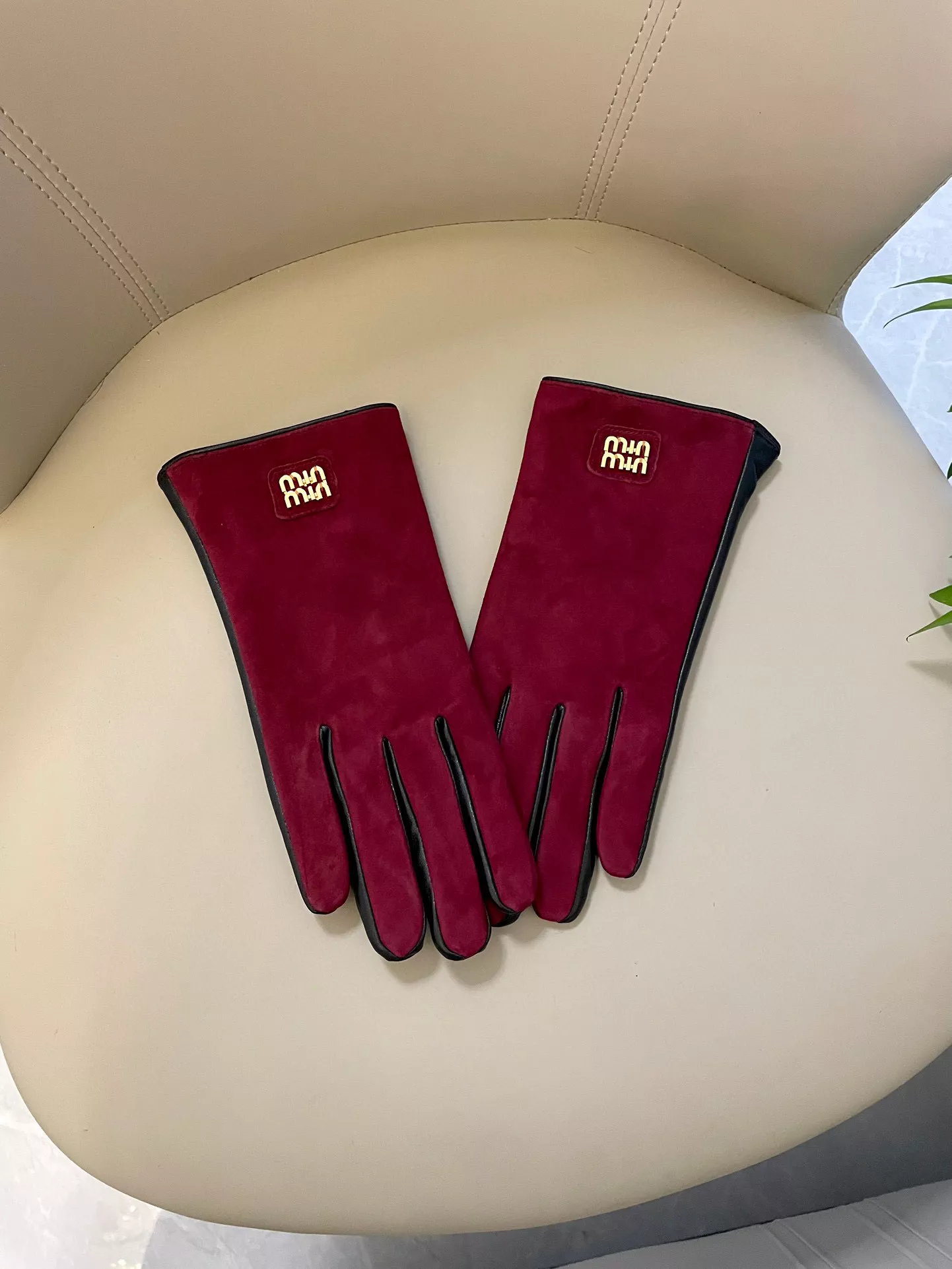 Vibrant 3566 MIU MIU Gloves For Women