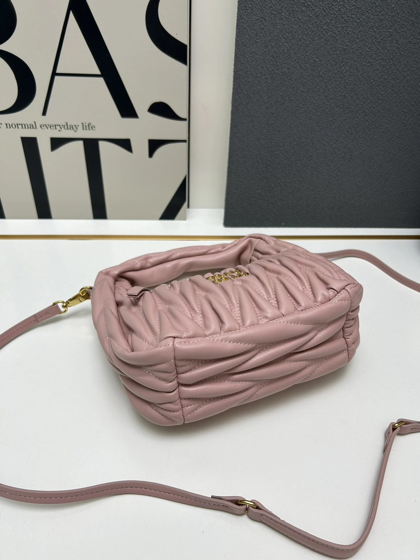 Vibrant 370 MIU MIU AAA Quality Messenger Bags For Women