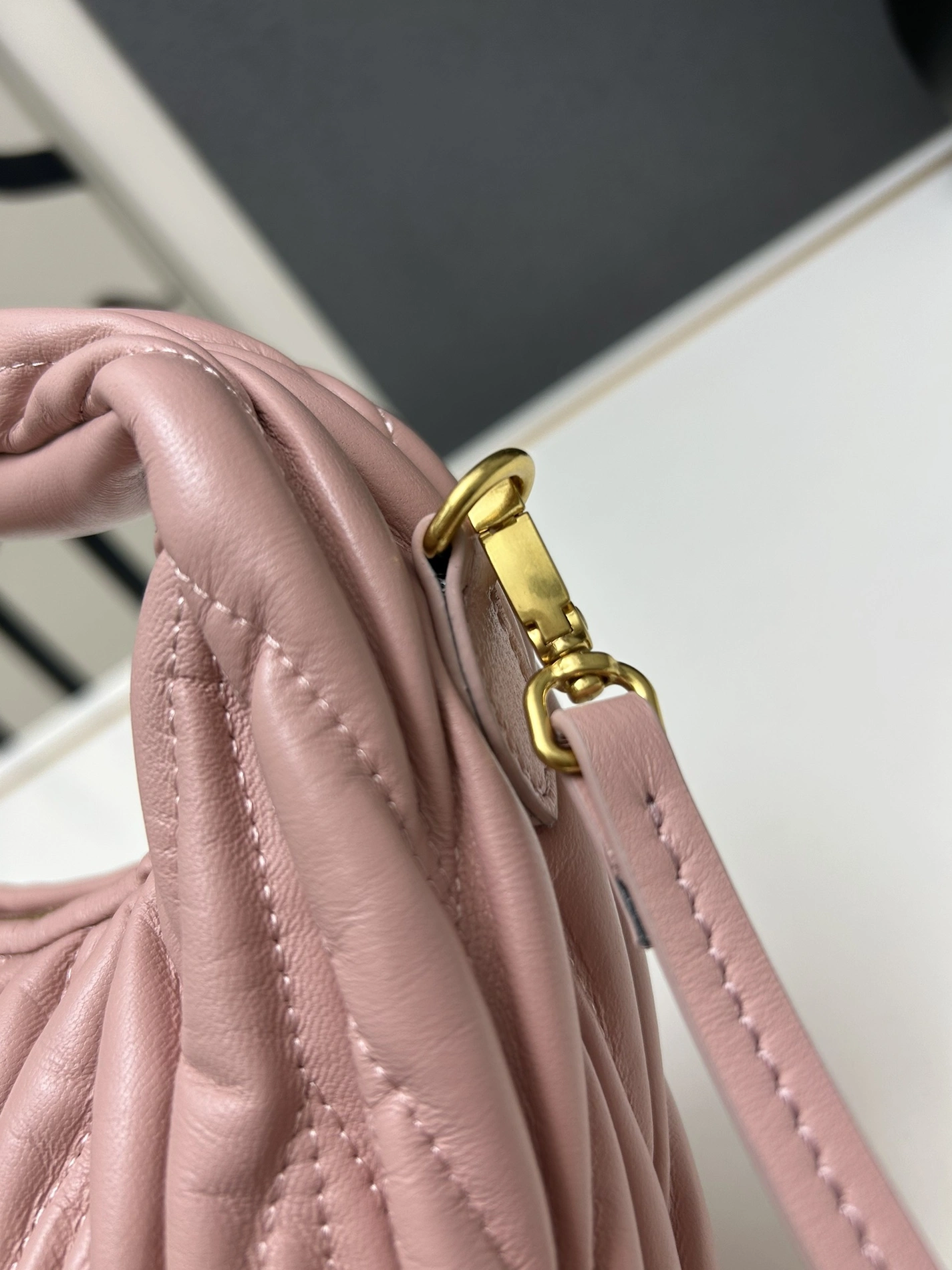 Vibrant 370 MIU MIU AAA Quality Messenger Bags For Women