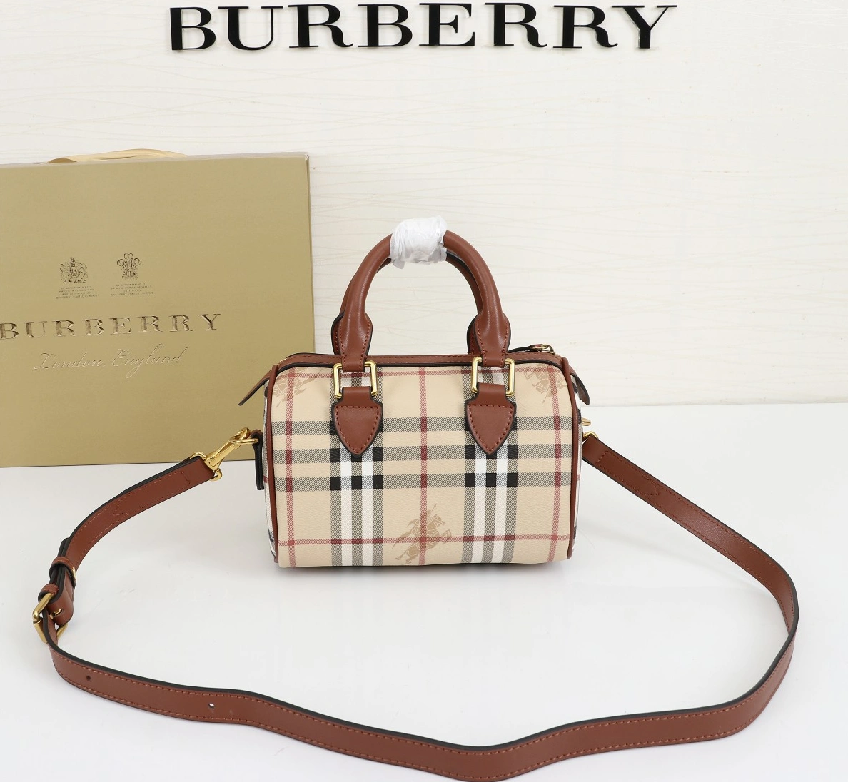 Vibrant 3706 Burberry AAA Quality Handbags For Women