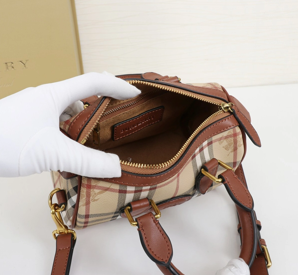 Vibrant 3706 Burberry AAA Quality Handbags For Women