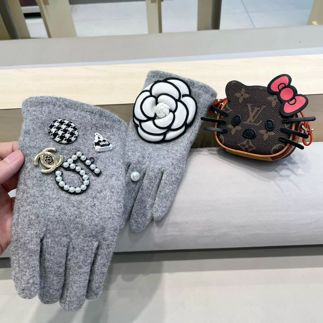 Vibrant 3743 Chanel Gloves For Women