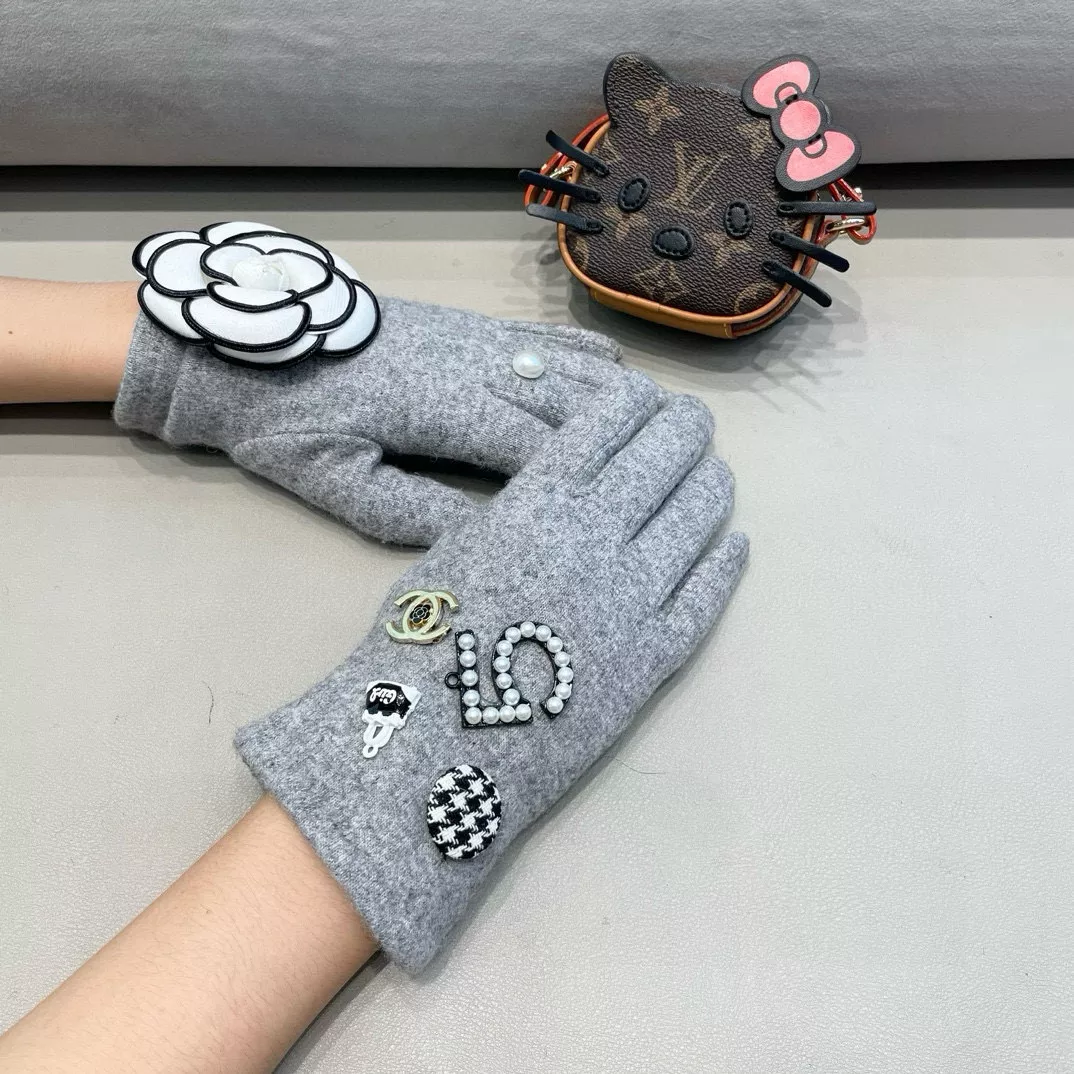 Vibrant 3743 Chanel Gloves For Women
