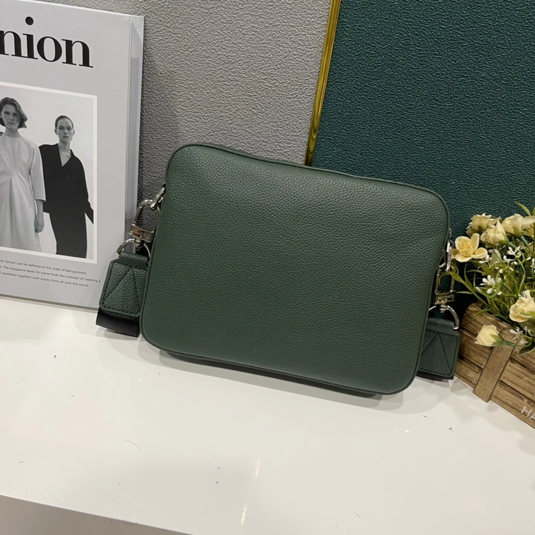 Vibrant 3863 Louis Vuitton AAA Man Messenger Bags