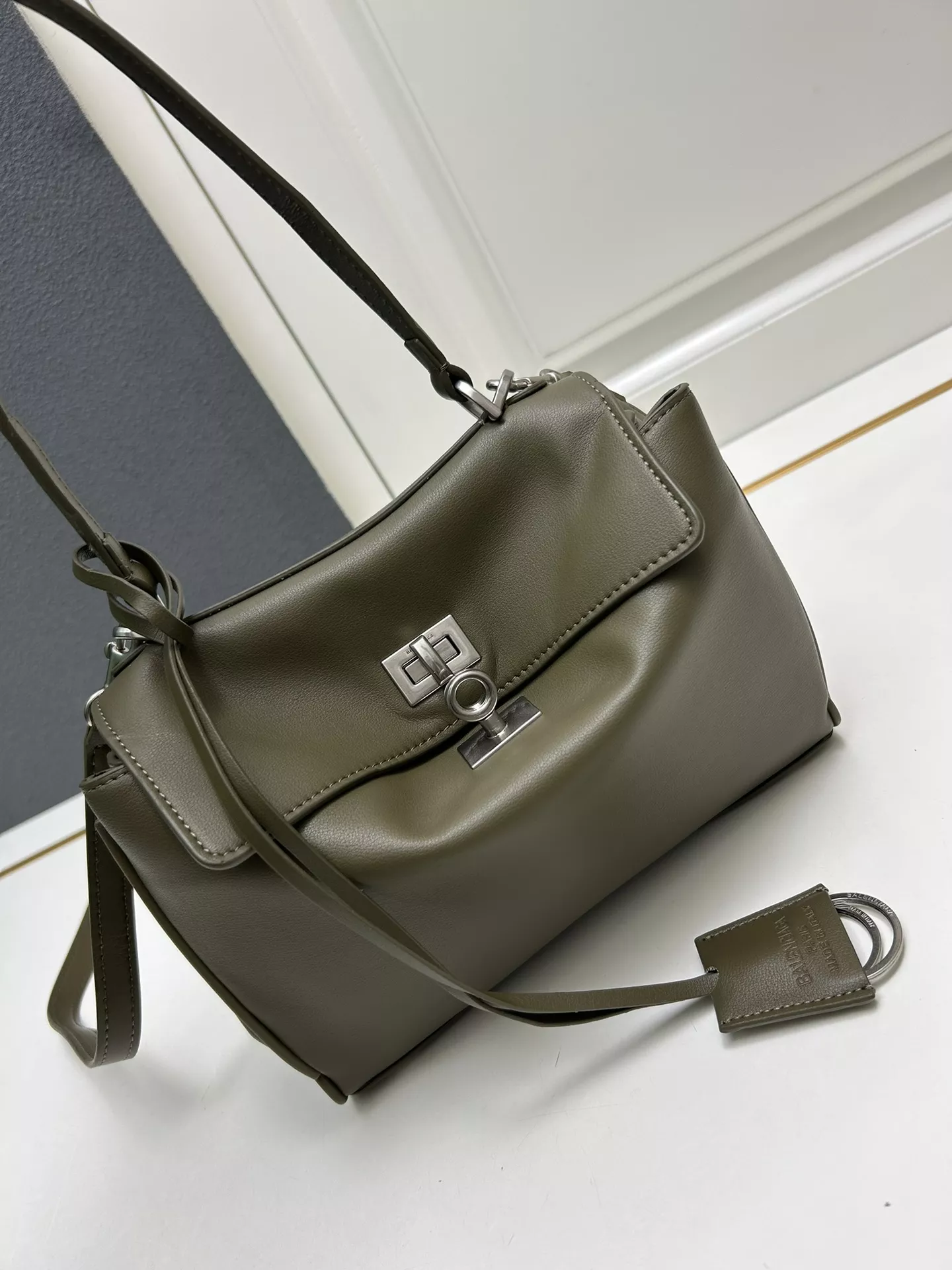 Vibrant 4039 Balenciaga AAA Quality Shoulder Bags For Women