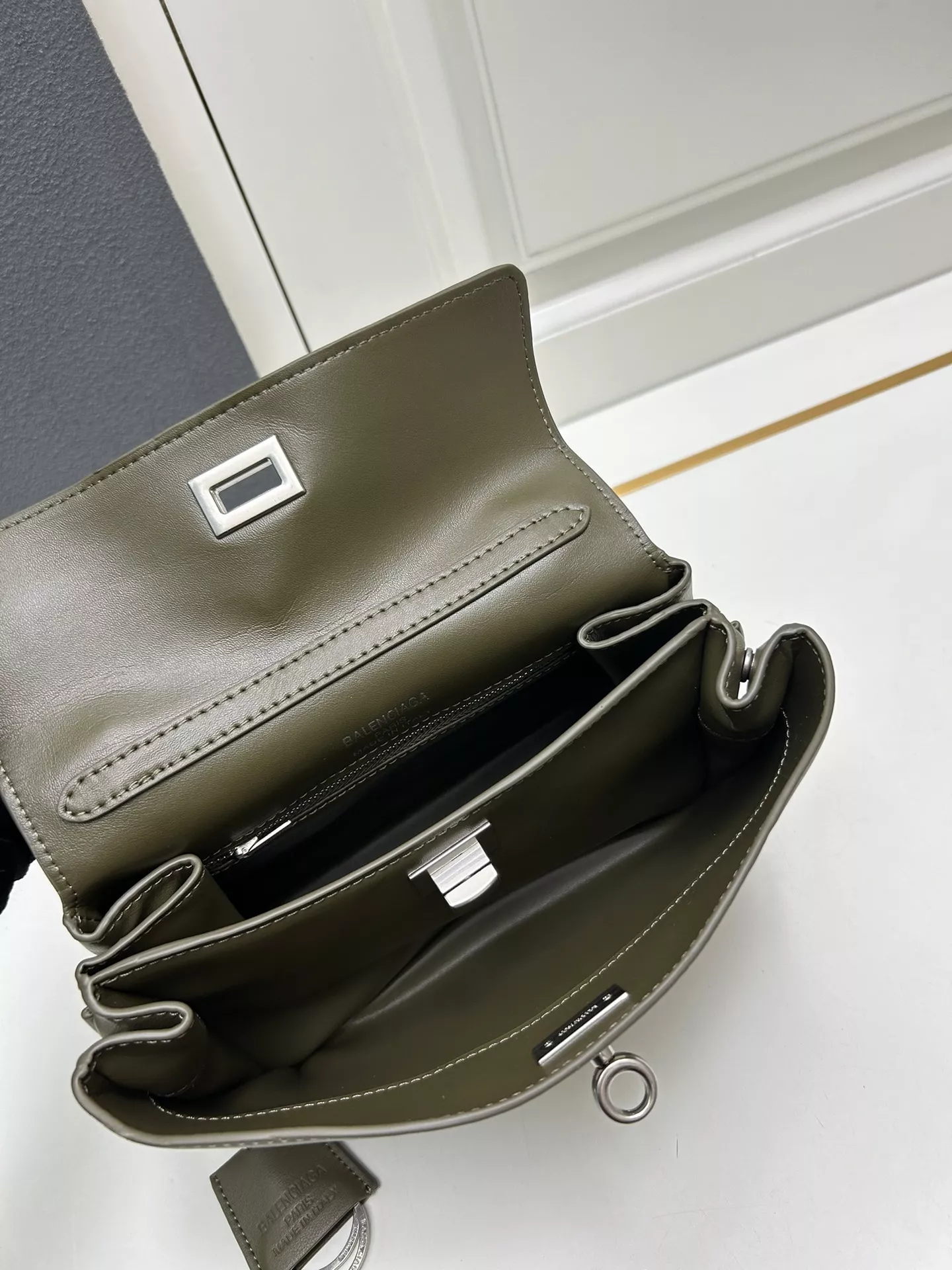 Vibrant 4039 Balenciaga AAA Quality Shoulder Bags For Women