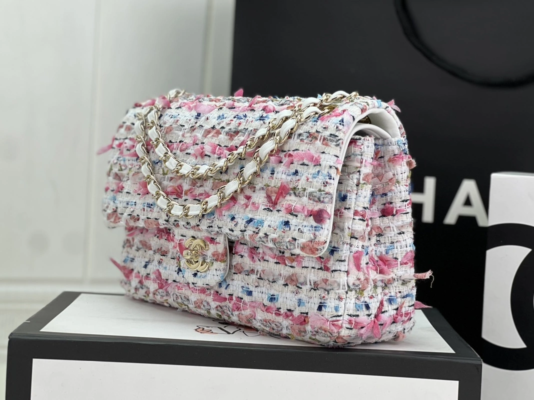 Vibrant 4255 Chanel AAA Quality Messenger Bags For Women