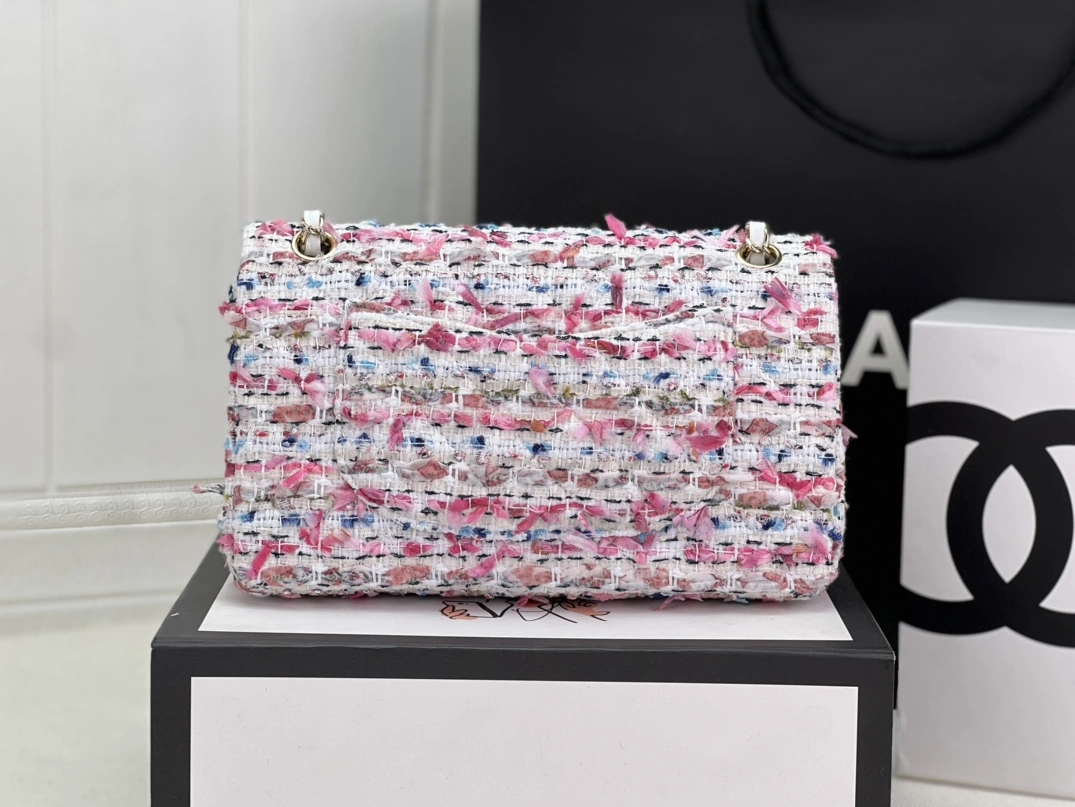 Vibrant 4255 Chanel AAA Quality Messenger Bags For Women