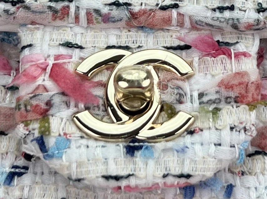 Vibrant 4255 Chanel AAA Quality Messenger Bags For Women