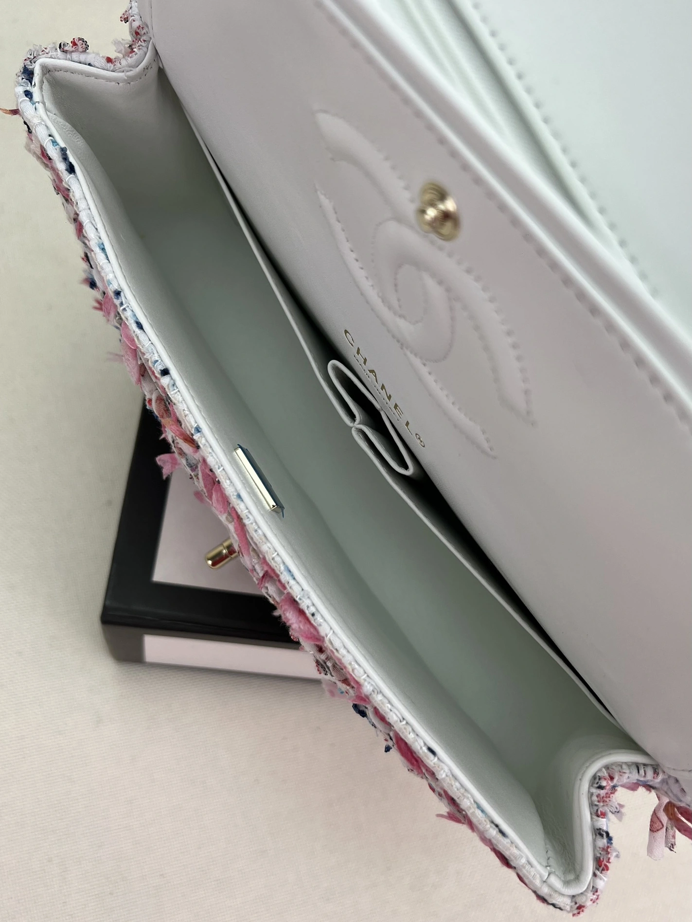 Vibrant 4255 Chanel AAA Quality Messenger Bags For Women