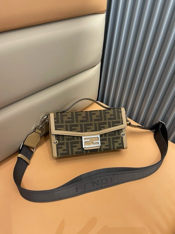 Vibrant 4397 Fendi AAA Quality Messenger Bags For Unisex