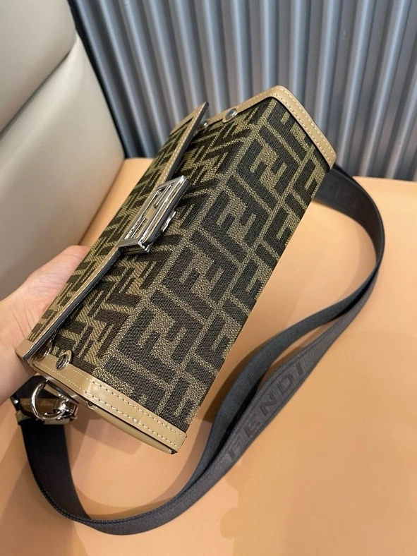 Vibrant 4397 Fendi AAA Quality Messenger Bags For Unisex