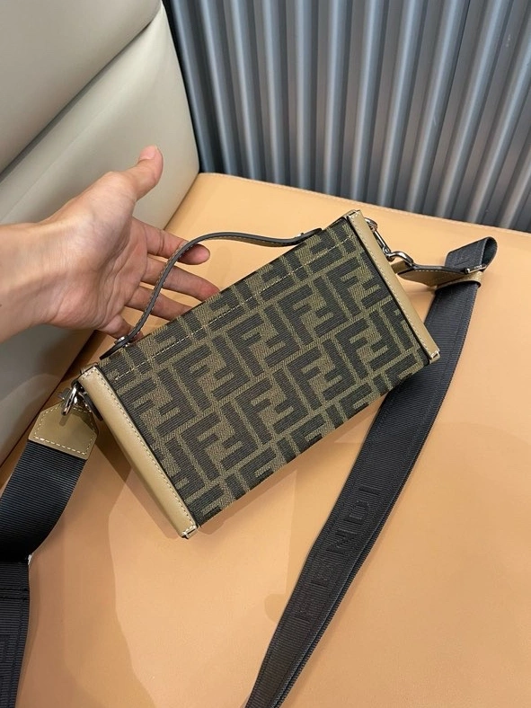 Vibrant 4397 Fendi AAA Quality Messenger Bags For Unisex