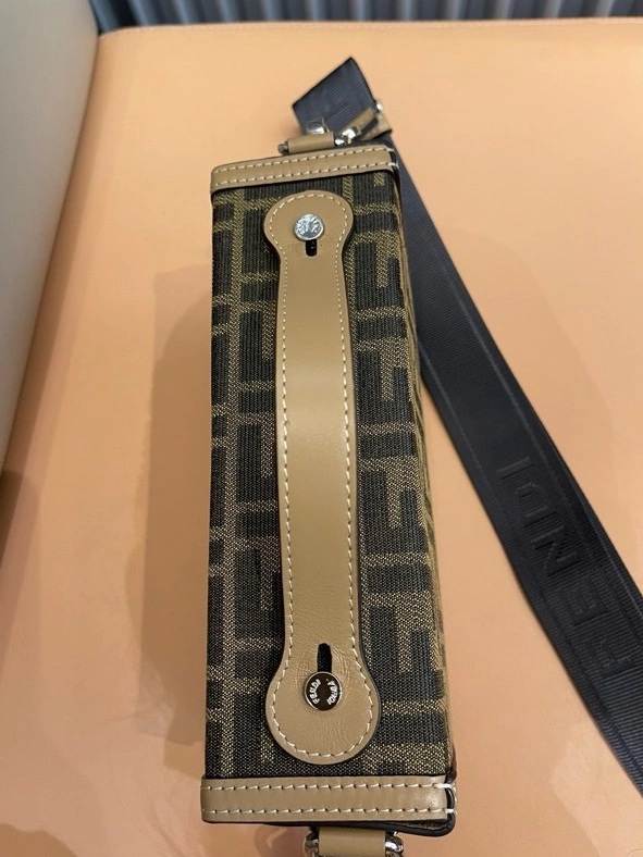 Vibrant 4397 Fendi AAA Quality Messenger Bags For Unisex