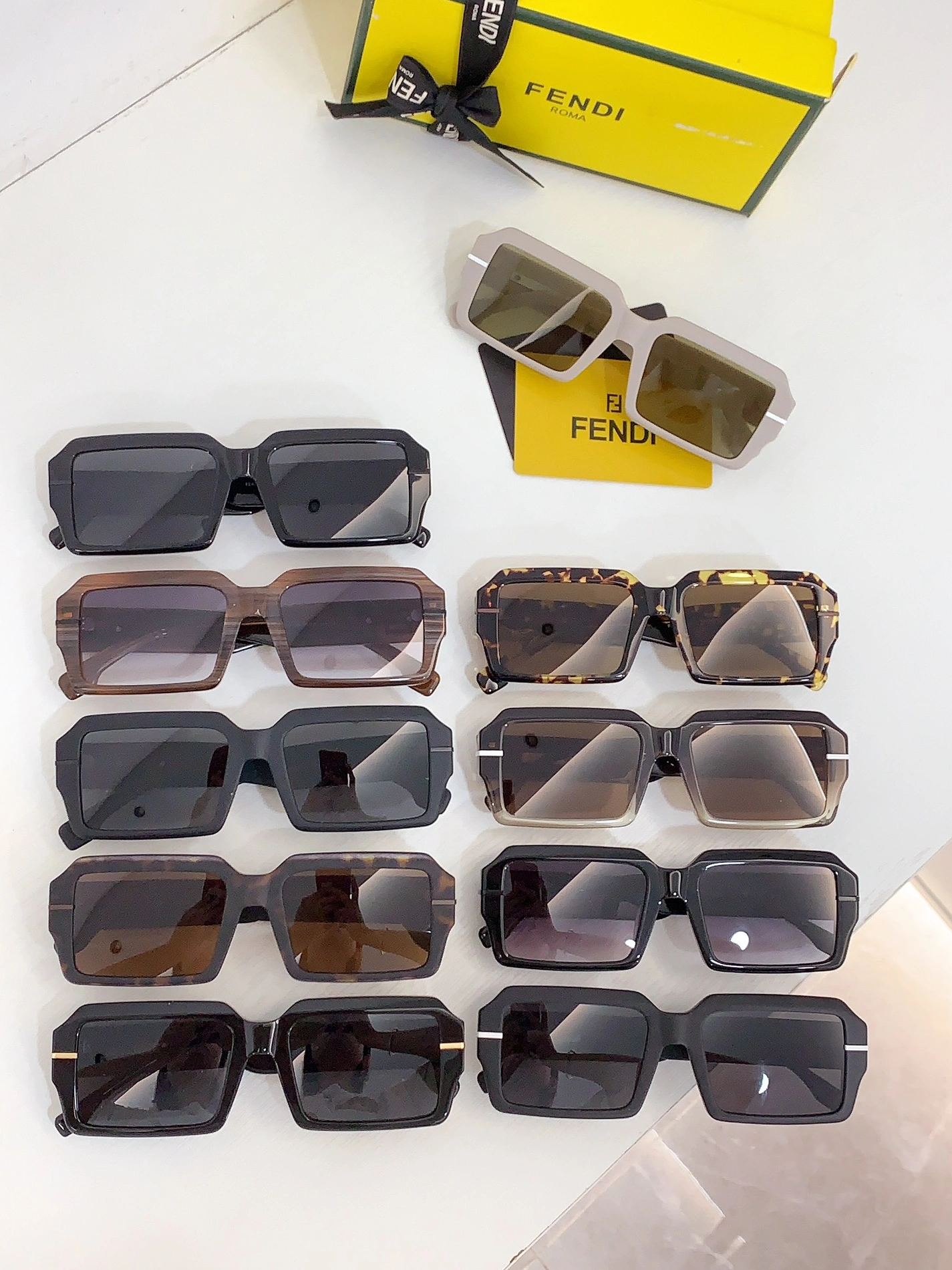 Vibrant 450 Fendi AAA Quality Sunglasses