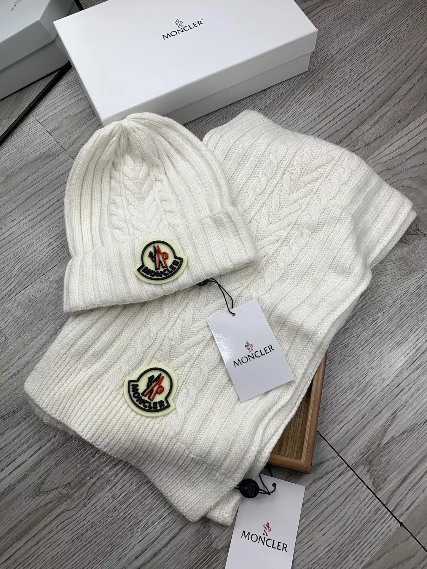 Vibrant 4536 Moncler Hat and Scarf Set