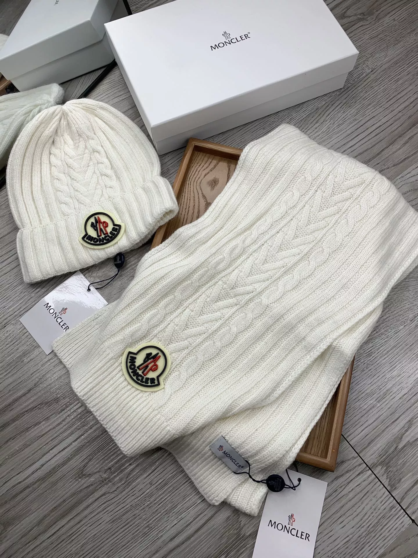 Vibrant 4536 Moncler Hat and Scarf Set