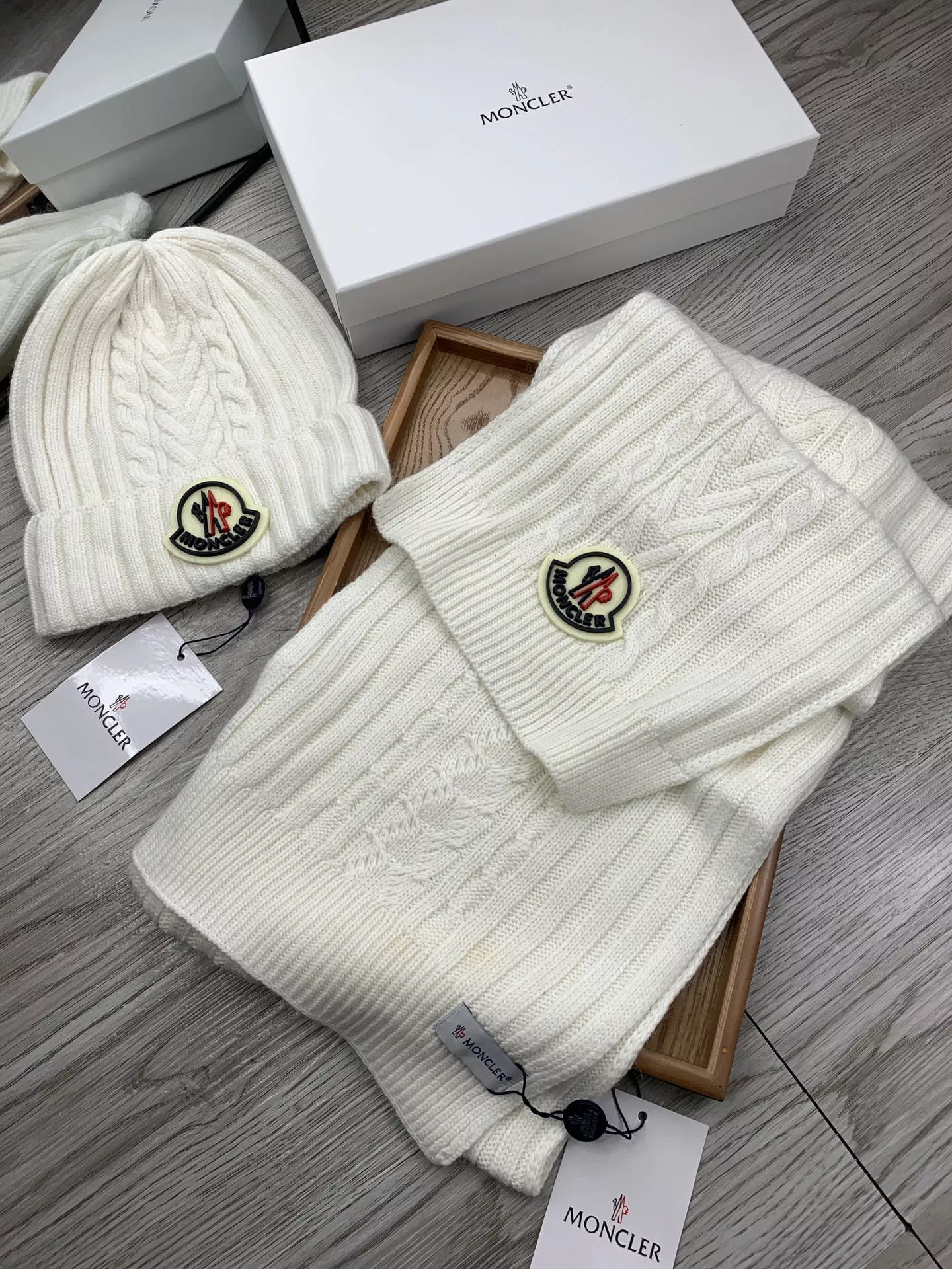 Vibrant 4536 Moncler Hat and Scarf Set