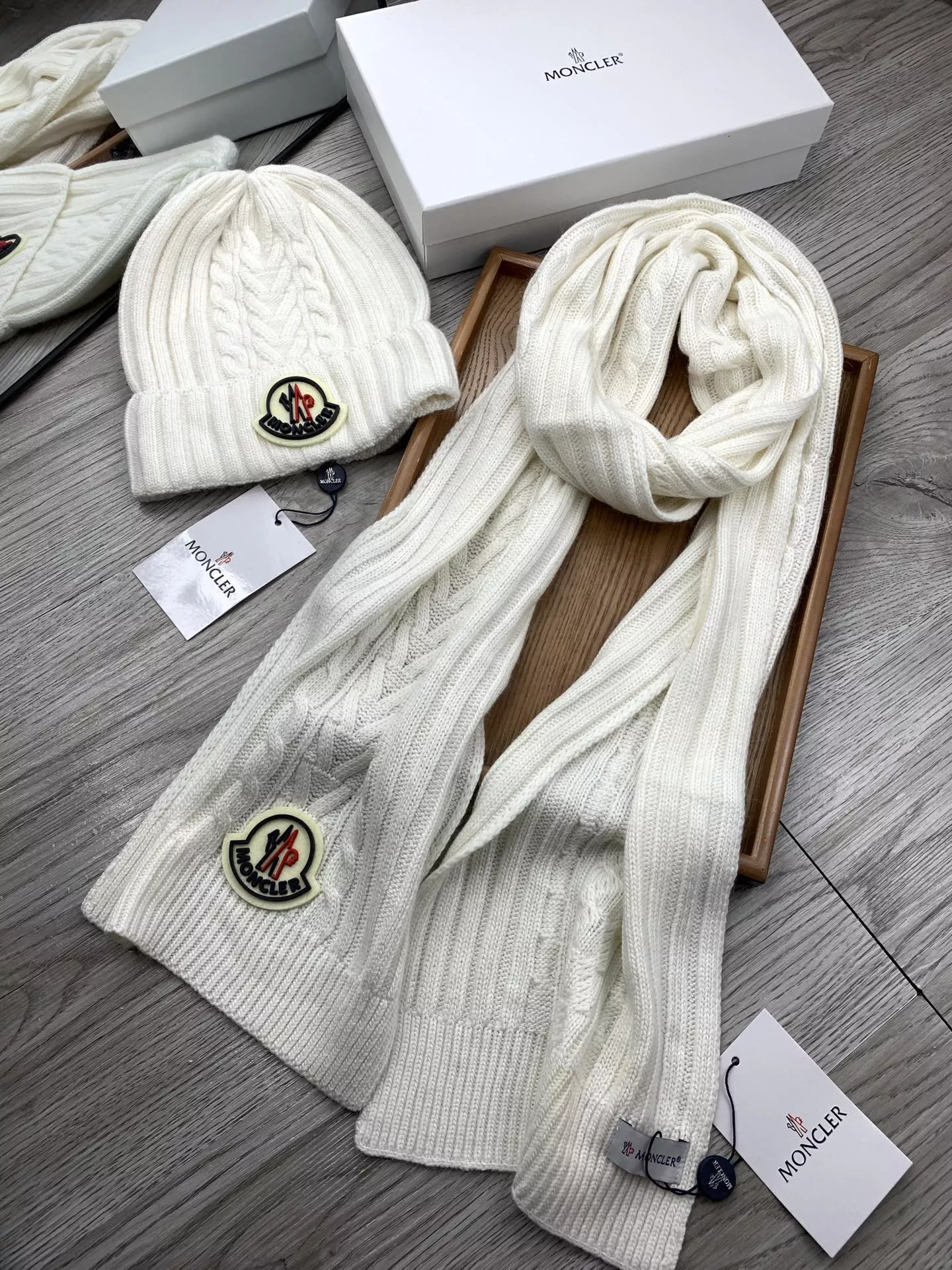 Vibrant 4536 Moncler Hat and Scarf Set