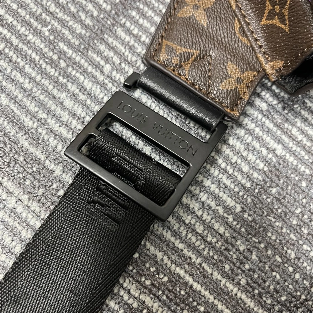 Vibrant 4597 Louis Vuitton LV AAA Quality Belt Bags