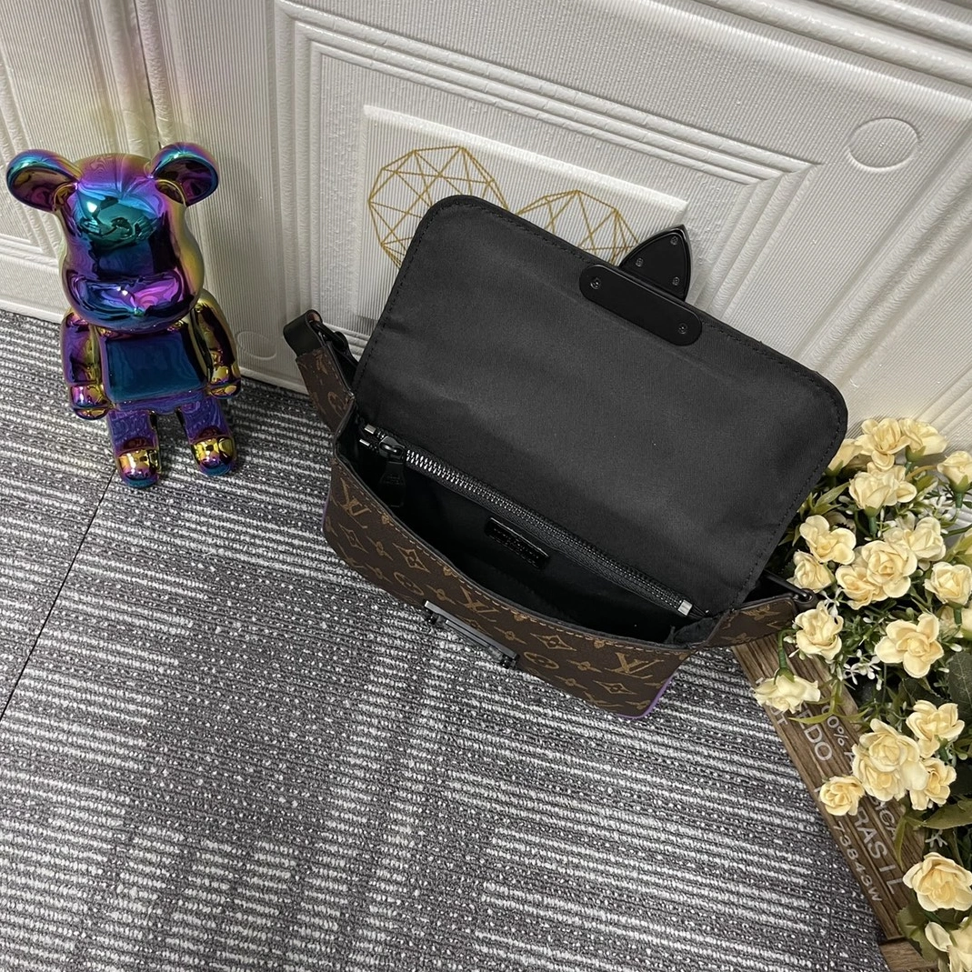 Vibrant 4597 Louis Vuitton LV AAA Quality Belt Bags