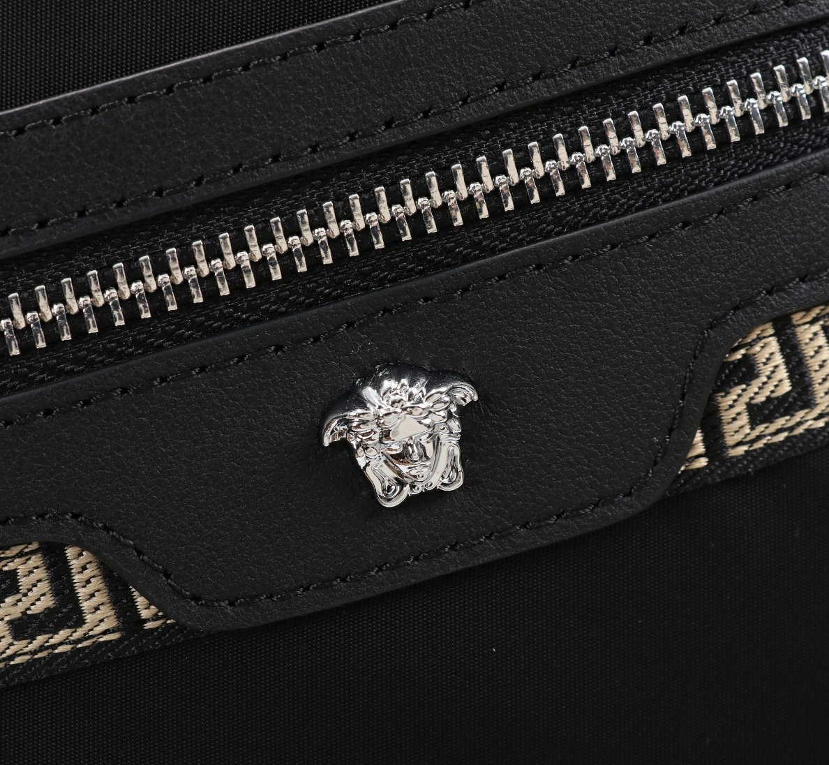 Vibrant 5037 Versace AAA Man Messenger Bags