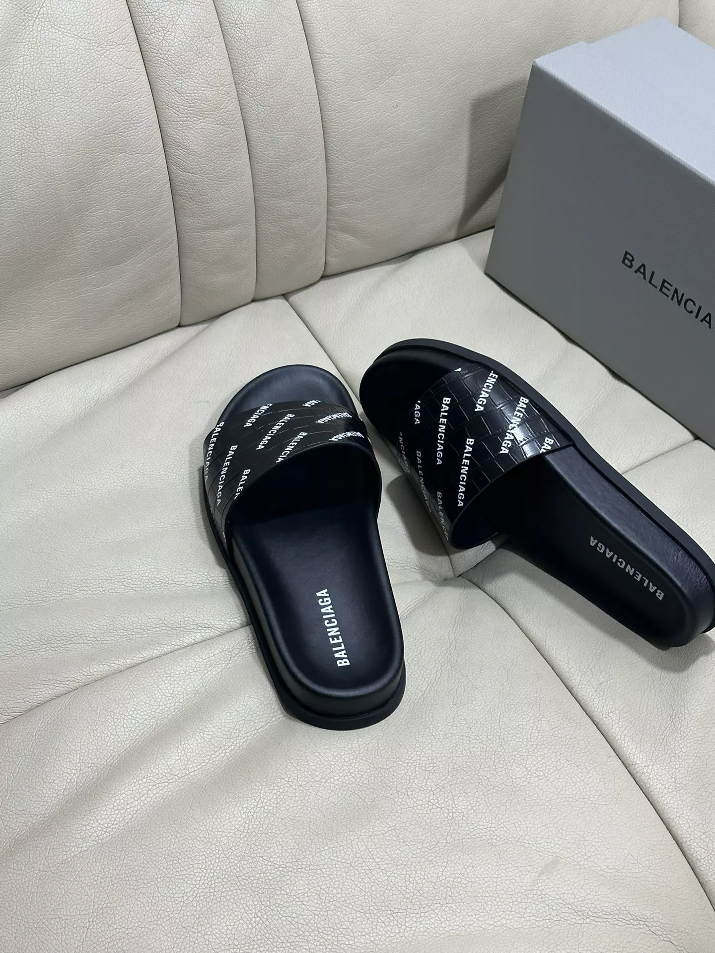 Vibrant 5095 Balenciaga Slippers For Men