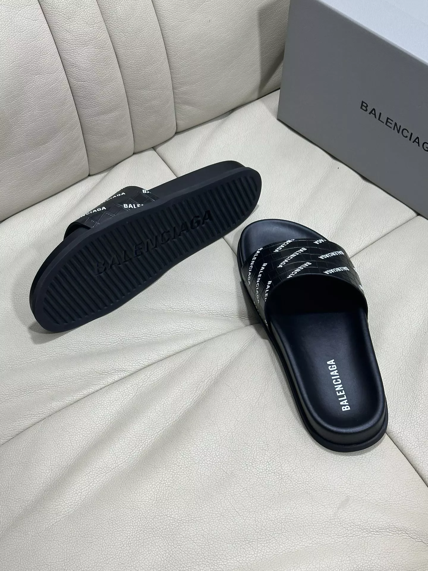 Vibrant 5095 Balenciaga Slippers For Men