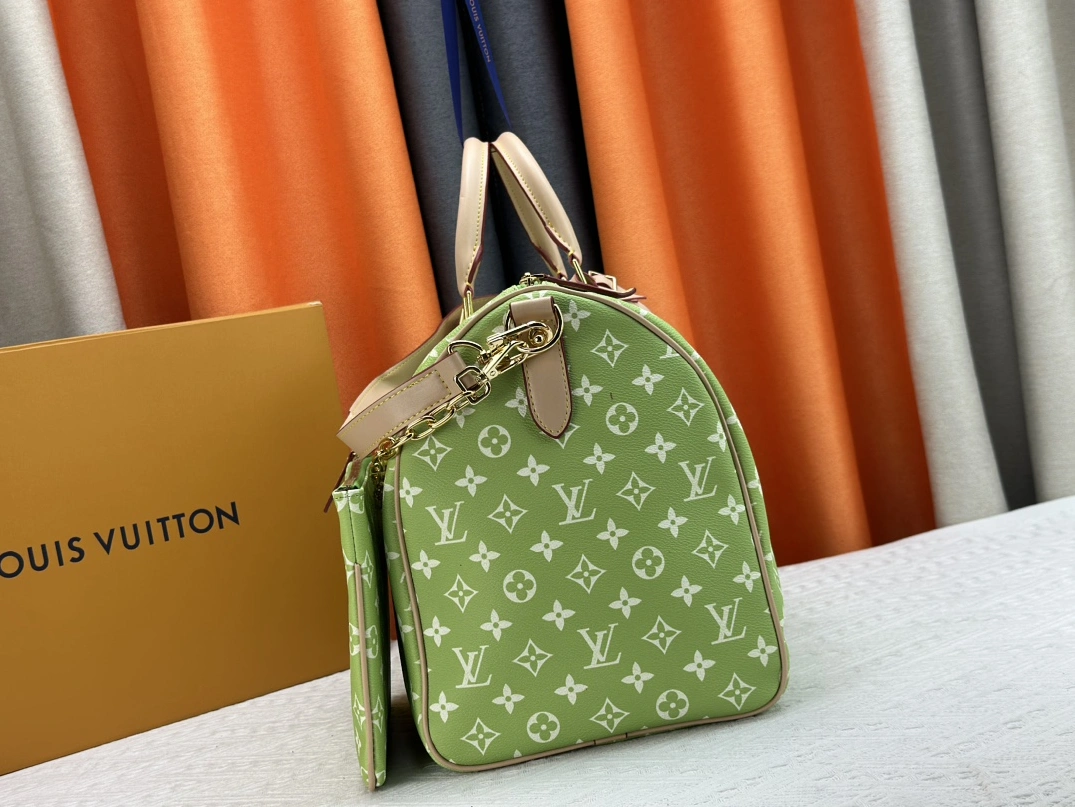 Vibrant 5253 Louis Vuitton Travel Bags
