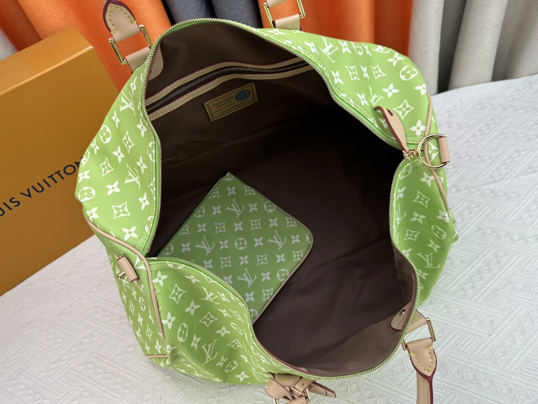 Vibrant 5253 Louis Vuitton Travel Bags