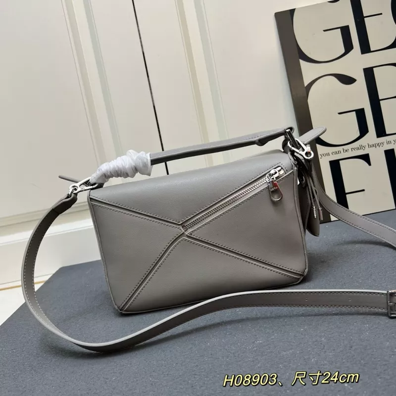 Vibrant 5312 LOEWE AAA Quality Messenger Bags For Women