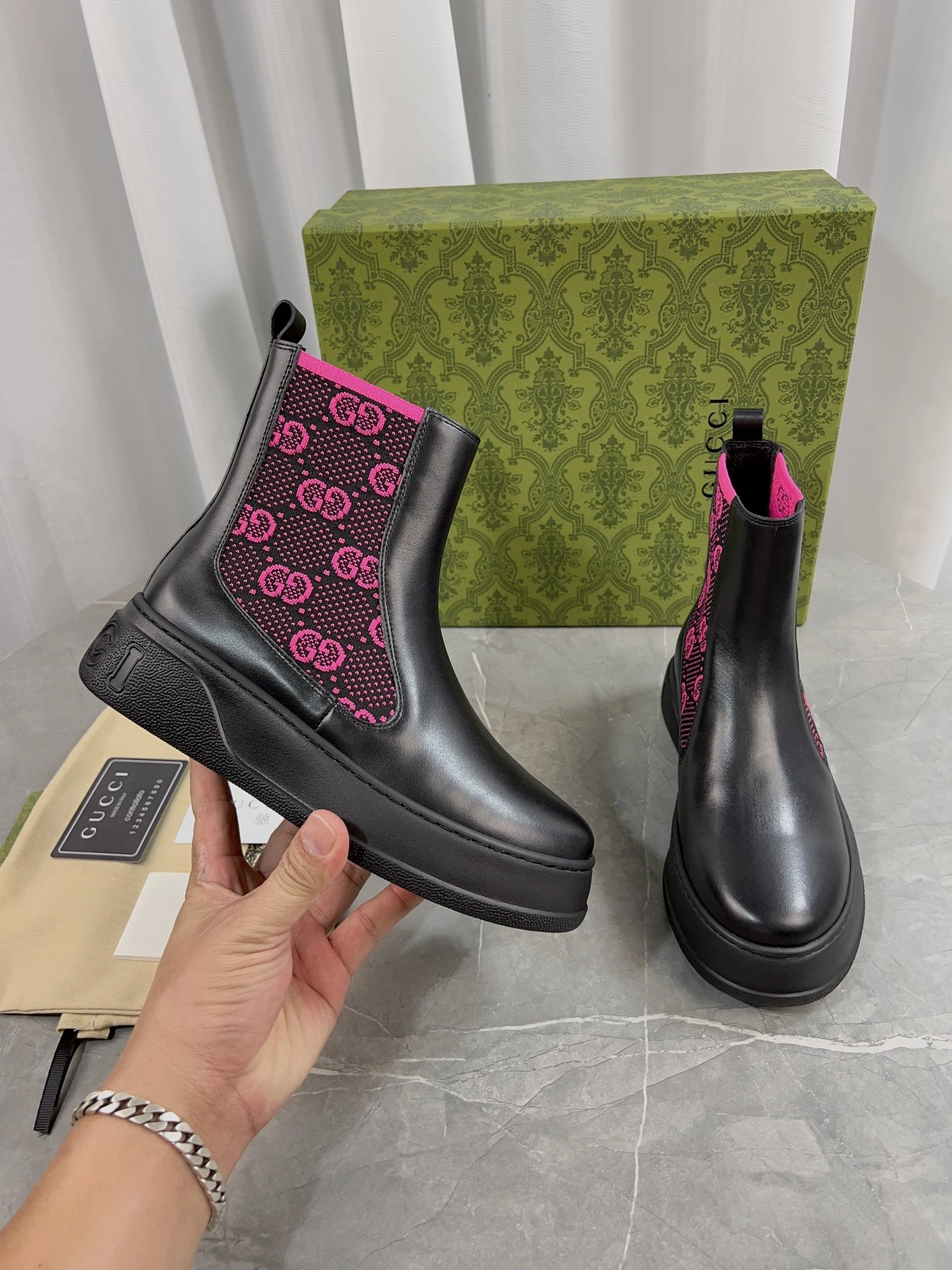 Vibrant 532 Gucci Boots For Men