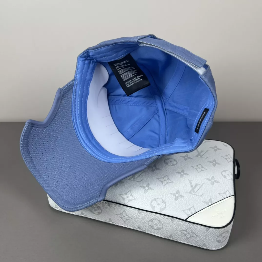 Vibrant 536 Balenciaga Caps